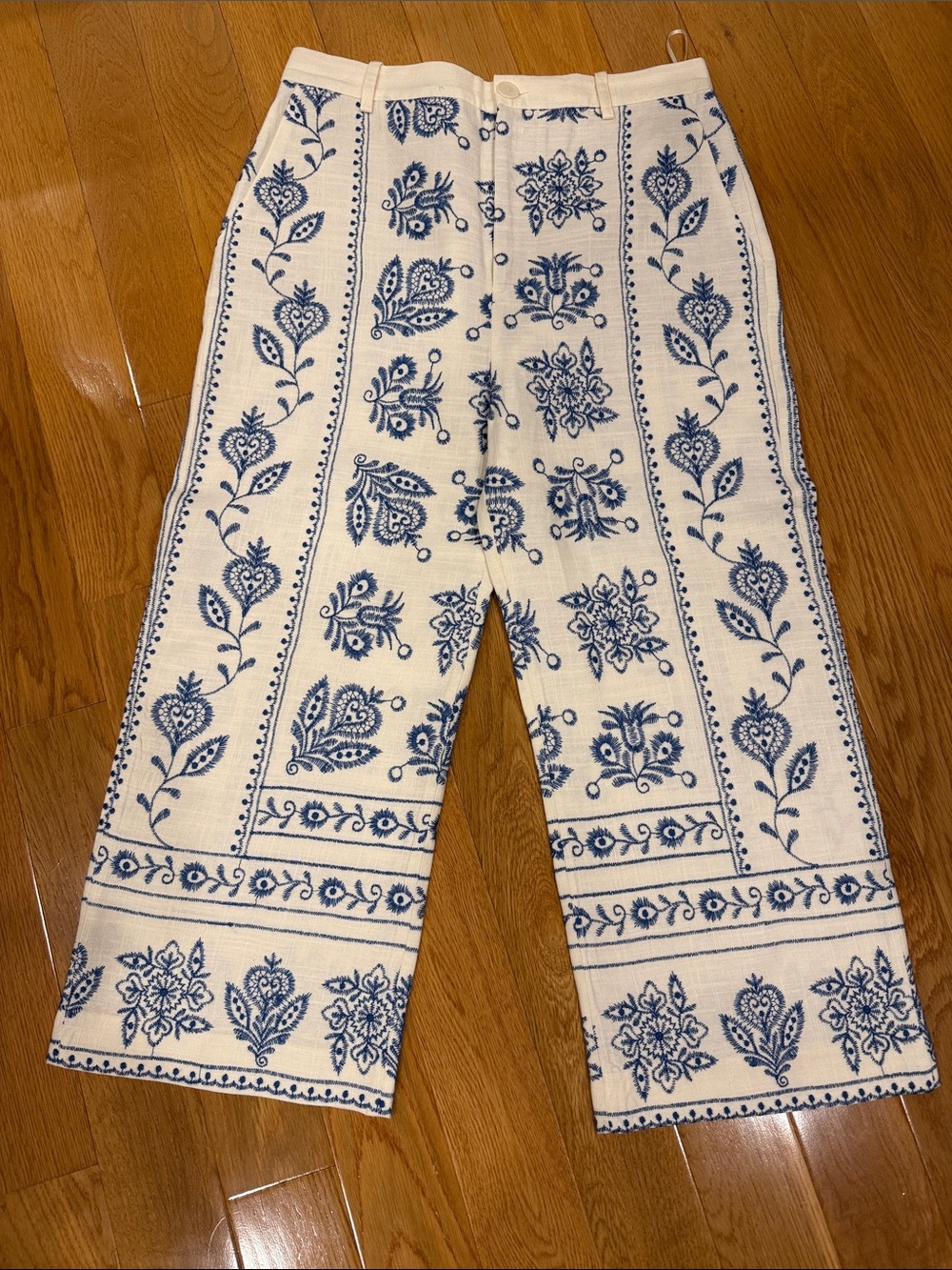 Zara Cream and Blue Floral Cropped Pants